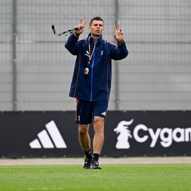 이탈리아 매체 스포르트 메디아셋이 26일(한국시간) 토트넘이 유벤투스의 공격수 키에사에게 관심을 보이고 있으며 유벤투스도 키에사 판매에 열려 있다고 전했다.&nbsp;유벤투스