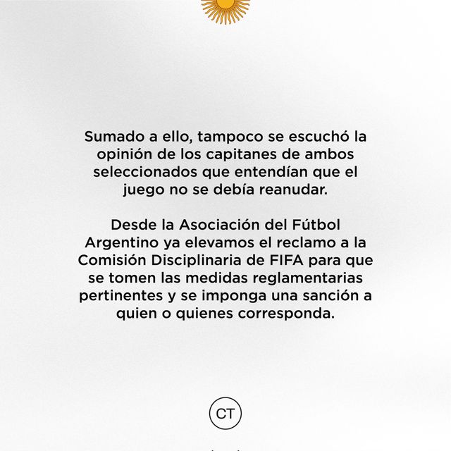 프랑스 언론 르퀴프가 26일(한국시간) 아르헨티나 남자 올림픽 축구 대표팀이 화요일(24일) 훈련 중 라커룸에서 귀금속을 도난당하는 사건이 발생했다고 전했다.&nbsp; 마스체나로 감독은 이날 기자회견에서 모로코전 하루 전인 화요일 훈련 중 티아고 알마다가 귀금속을 도난당했다고 밝혔다.&nbsp;아르헨티나축구협회