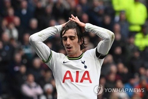 스페인 매체 스포르트가 25일(한국시간) 지로나가 최근 맨체스터 시티로 떠난 사비우의 대체자로 브리안 힐을 선택해 영입을 앞두고 있다고 전했다.&nbsp;연합뉴스