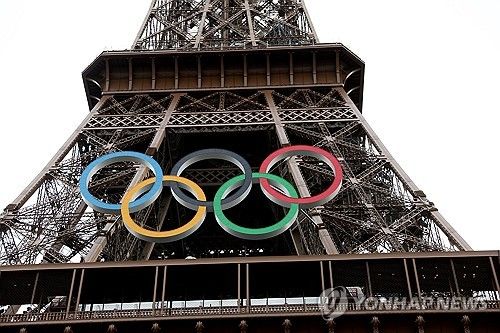 프랑스 언론 르퀴프가 26일(한국시간) 아르헨티나 남자 올림픽 축구 대표팀이 화요일(24일) 훈련 중 라커룸에서 귀금속을 도난당하는 사건이 발생했다고 전했다.&nbsp; 마스체나로 감독은 이날 기자회견에서 모로코전 하루 전인 화요일 훈련 중 티아고 알마다가 귀금속을 도난당했다고 밝혔다.&nbsp;연합뉴스