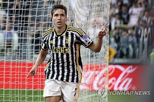 이탈리아 매체 스포르트 메디아셋이 26일(한국시간) 토트넘이 유벤투스의 공격수 키에사에게 관심을 보이고 있으며 유벤투스도 키에사 판매에 열려 있다고 전했다.&nbsp;연합뉴스