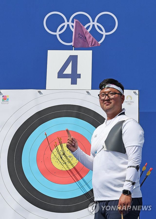 한국 양궁이 25일 열린 2024 파리 하계올림픽 양궁 랭킹라운드에서 5개 전종목 1위를 차지했다. 임시현은 여자 개인전 세계신기록을 세웠고, 여자 단체전과 혼성 단체전에선 올림픽신기록을 수립했다. 김우진은 2016 리우 올림픽에 이어 8년 만에 랭킹라운드 1위를 차지했다. 세계양궁연맹은 한국 양궁의 올해 부진을 떠올리며 "한국 선수들이 의심을 지우고 전종목을 싹쓸이했다"는 말로 극찬을 아끼지 않았다. 연합뉴스