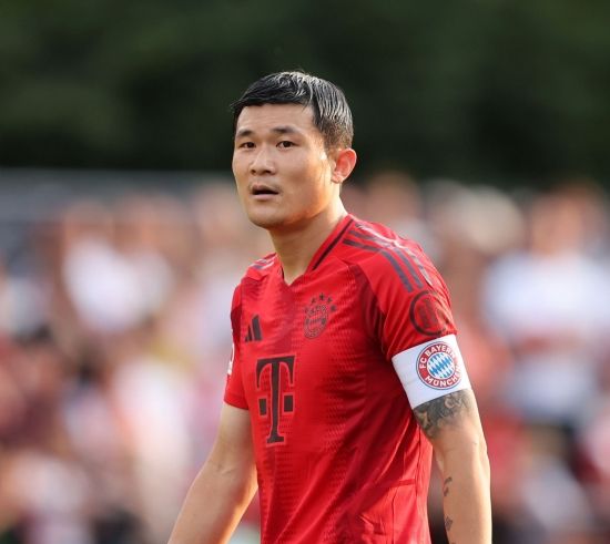 독일 매체 TZ가 30일(한국시간) 뮌헨의 CFO(최고 재정 책임자) 미하엘 디에데리히의 인터뷰를 전했다. 인터뷰에서 디에데리히는 김민재가 곧 진행되는 아시아 투어에서 핵심적인 역할을 했다고 직접 언급했다.&nbsp; 뮌헨은 오는 8월 1일 오전에 인천국제공항을 통해 한국에 입성한다. CFO이자 경영 이사회 부회장인 디에데리히는 뮌헨의 통산 아홉 번째 '아우디 여름 투어(뮌헨 프리시즌 투어 공식 이름)'를 조직한 책임자다. 바이에른 뮌헨