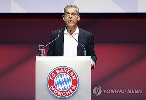 독일 매체 TZ가 30일(한국시간) 뮌헨의 CFO(최고 재정 책임자) 미하엘 디에데리히의 인터뷰를 전했다. 인터뷰에서 디에데리히는 김민재가 곧 진행되는 아시아 투어에서 핵심적인 역할을 했다고 직접 언급했다.&nbsp; 뮌헨은 오는 8월 1일 오전에 인천국제공항을 통해 한국에 입성한다. CFO이자 경영 이사회 부회장인 디에데리히는 뮌헨의 통산 아홉 번째 '아우디 여름 투어(뮌헨 프리시즌 투어 공식 이름)'를 조직한 책임자다. 연합뉴스