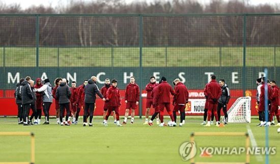 맨체스터 유나이티드가 250명의 직원을 정리해고한다. 새로운 구단주인 짐 랫클리프의 재정 효율화 정책을 위해서다. 연합뉴스