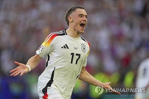 스페인이 6일(한국시간) 독일 슈투트가르트 아레나에서 열린 독일과의 대회 8강전에서 연장 막판 터진 미켈 메리노의 극장 골로 2-1로 승리해 4강에 진출했다.&nbsp; 스페인은 지난 2020년 대회에 이어 두 번 연속 4강에 진출하며 우승 도전을 이어갈 수 있게 됐다.&nbsp;연합뉴스