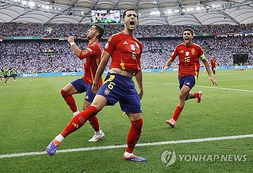 스페인이 6일(한국시간) 독일 슈투트가르트 아레나에서 열린 독일과의 대회 8강전에서 연장 막판 터진 미켈 메리노의 극장 골로 2-1로 승리해 4강에 진출했다.&nbsp; 스페인은 지난 2020년 대회에 이어 두 번 연속 4강에 진출하며 우승 도전을 이어갈 수 있게 됐다.&nbsp;연합뉴스