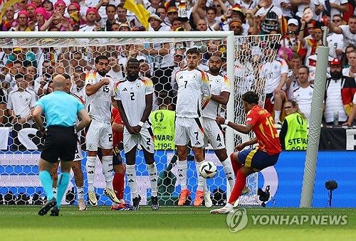스페인이 6일(한국시간) 독일 슈투트가르트 아레나에서 열린 독일과의 대회 8강전에서 연장 막판 터진 미켈 메리노의 극장 골로 2-1로 승리해 4강에 진출했다.&nbsp; 스페인은 지난 2020년 대회에 이어 두 번 연속 4강에 진출하며 우승 도전을 이어갈 수 있게 됐다.&nbsp;연합뉴스