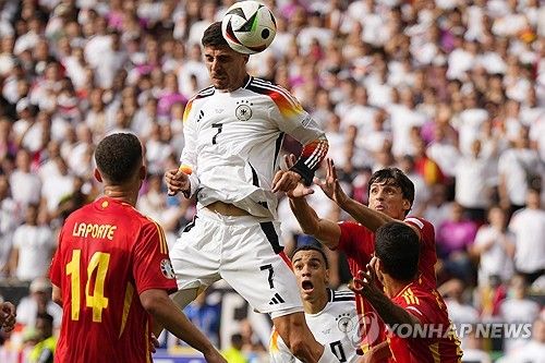 스페인이 6일(한국시간) 독일 슈투트가르트 아레나에서 열린 독일과의 대회 8강전에서 연장 막판 터진 미켈 메리노의 극장 골로 2-1로 승리해 4강에 진출했다.&nbsp; 스페인은 지난 2020년 대회에 이어 두 번 연속 4강에 진출하며 우승 도전을 이어갈 수 있게 됐다.&nbsp;연합뉴스