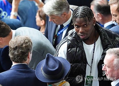 프랑스 언론 RMC스포르트가 5일(한국시간) 음바페가 프랑스 대표팀에서 사라진 포그바의 존재를 그리워하고 있다고 전했다.&nbsp; 음바페는 4일 다가오는 포르투갈과의 유럽축구연맹(UEFA) 유로 2024 8강전을 앞두고 기자회견에 참석해 이같이 말했다.&nbsp;연합뉴스