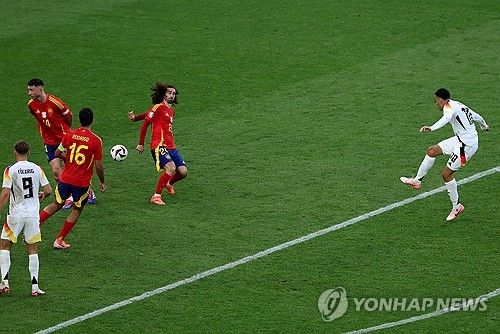 스페인이 6일(한국시간) 독일 슈투트가르트 아레나에서 열린 독일과의 대회 8강전에서 연장 막판 터진 미켈 메리노의 극장 골로 2-1로 승리해 4강에 진출했다.&nbsp; 스페인은 지난 2020년 대회에 이어 두 번 연속 4강에 진출하며 우승 도전을 이어갈 수 있게 됐다.&nbsp;연합뉴스