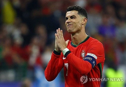 네덜란드의 레전드이자 1988년 대회 우승자인 루드 굴리트는 페널티킥 실축 이후 눈물을 흘린 크리스티아누 호날두를 크게 비판했다. 연합뉴스