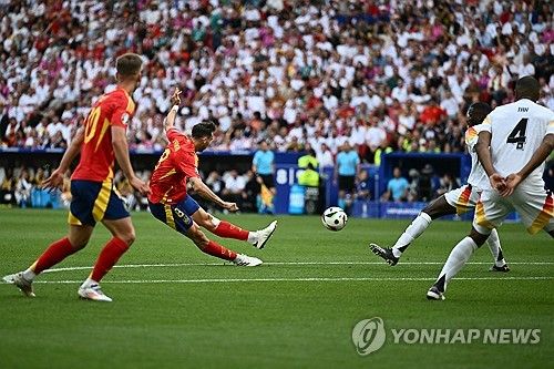 스페인이 6일(한국시간) 독일 슈투트가르트 아레나에서 열린 독일과의 대회 8강전에서 연장 막판 터진 미켈 메리노의 극장 골로 2-1로 승리해 4강에 진출했다.&nbsp; 스페인은 지난 2020년 대회에 이어 두 번 연속 4강에 진출하며 우승 도전을 이어갈 수 있게 됐다.&nbsp;연합뉴스