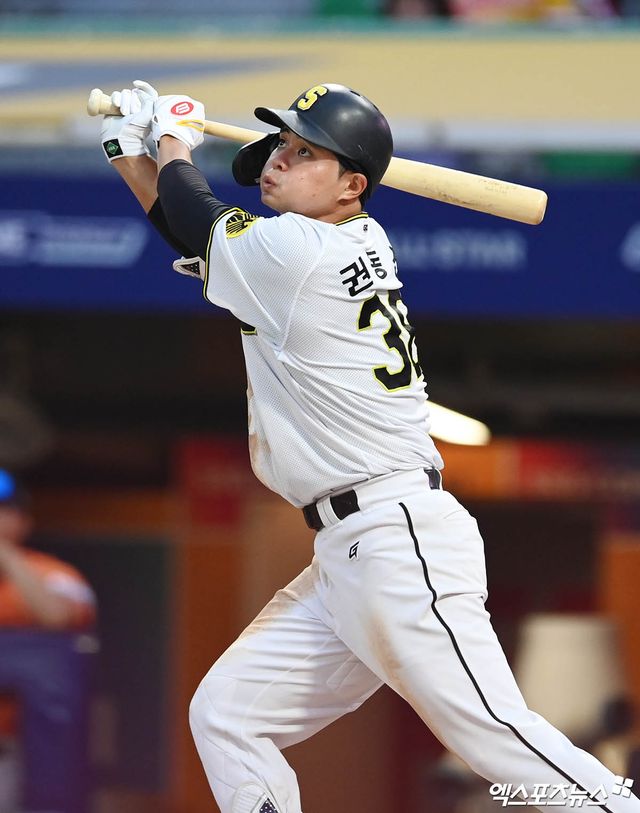 상무 내야수 권동진은 오는 15일 전역을 앞두고 있다. 그는 KT 내야진에 보탬이 되기 위한 힘찬 각오를 밝혔다. 인천, 박지영 기자