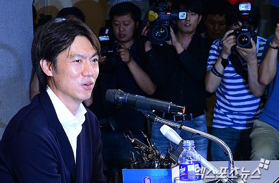 이임생 기술총괄이사가 8일 서울 종로구 신문로에 있는 축구회관에서 홍명보 축구 국가대표팀 선임과 관련해 홍 감독이 최종 후보에 오른 다른 외국인 감독과 비교우위에 있었다고 말했다.&nbsp;엑스포츠뉴스DB