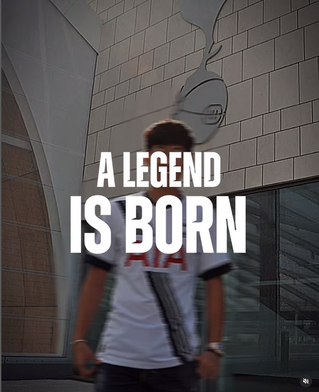 손흥민이 행복 100% 상태로 2024-25시즌을 위한 담금질에 들어간다. 소속팀 토트넘 홋스퍼 구단과 토트넘 동료들은 물론 전 소속팀인 독일 분데스리가의 명문 함부르크 SV, 심지어 손흥민이 활약하고 있는 리그인 프리미어리그(PL)를 넘어 분데스리가 사무국과 국제축구연맹(FIFA)까지 나서서 손흥민의 생일을 축하해줬다. 손흥민은 토트넘과 함께 두 번의 친선경기를 치른 뒤 한국을 방문할 예정이다. 사진 토트넘 홋스퍼