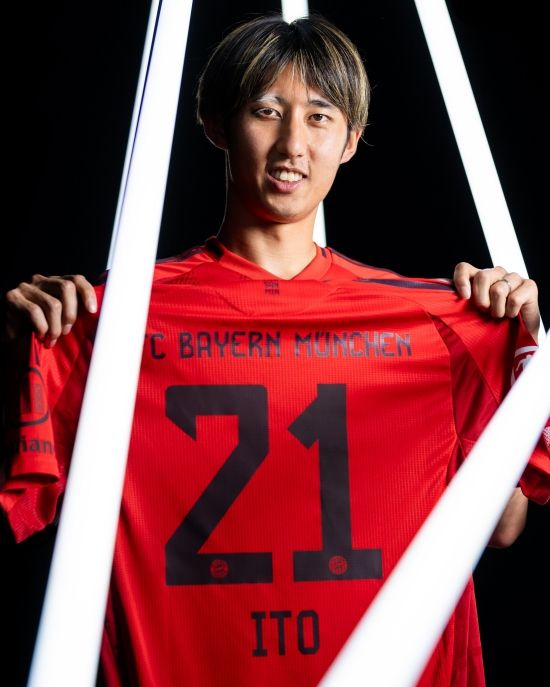 독일 매체 키커는 9일 바이에른 뮌헨의 현재 상황을 정리하면서 뮌헨 방출 선수 명단을 마테이스 더리흐트, 알폰소 데이비스, 레온 고레츠카, 요슈아 키미히, 킹슬리 코망, 세르주 그나브리로 특정했다. 사진은 최근 뮌헨에 입단한 이토 히로키. 바이에른 뮌헨