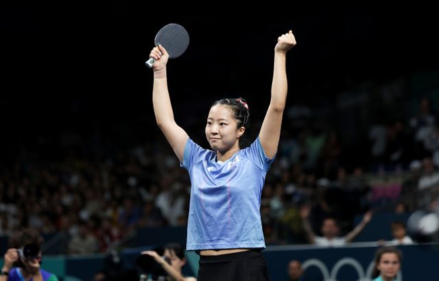 한국 여자 탁구의 간판 신유빈이 프랑스 파리의 사우스 파리 아레나4에서 열린 2024 파리 올림픽 탁구 여자 단식 8강전에서 세계랭킹 13위 일본의 히라노 미우를 게임 스코어 4-1로 꺾고 준결승에 진출했다. 이번 대회 혼합복식 동메달에 이어 개인전에서도 메달 획득을 노려볼 수 있게 됐다. 한국 여자 탁구는 2004 아테네 올림픽 이후 2008 베이징, 2012 런던, 2016 리우데자네이루, 2020 도쿄 대회 단식에서 메달을 수확하지 못했다. 사진 연합뉴스