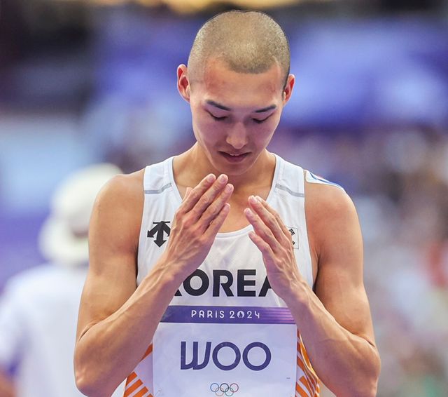 우상혁이 11일(한국시간) 프랑스 파리의&nbsp;스타드 드 프랑스에서 열린 2024 파리 하계 올림픽 남자 육상 높이뛰기 결선에 출전, 전체 12명의 출전 선수 중 최종 7위를 기록했다.&nbsp;한국 육상 트랙 앤드 필드 종목 사상 최초의 메달 획득이 기대됐지만 예상보다 저조한 기록 속에 아쉽게 이번 대회를 마감했다. 사진 연합뉴스