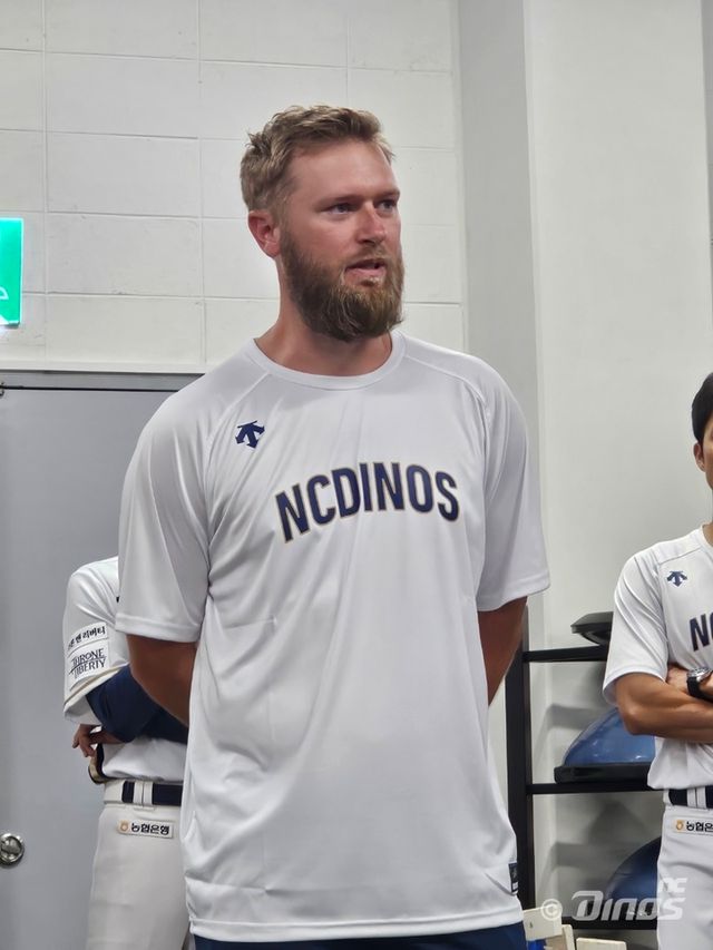 NC 투수 요키시는 9일 잠실구장에서 열린 '2024 신한 SOL Bank KBO 리그' LG와 주말 3연전 첫 경기에서 선발 등판했다. 430일 만에 KBO 리그 복귀전을 치른 요키시지만, 최종 성적 3⅔이닝 10실점으로 패전 투수가 됐다. NC 다이노스