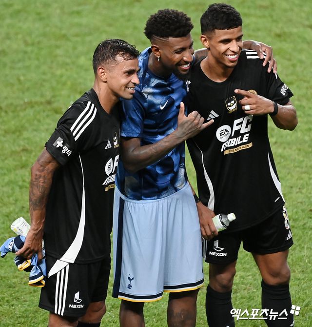 이탈리아 매체 투토스포르트가 5일(한국시간) AC밀란이 토트넘 수비수 에메르송 로얄에 대한 이적료 협상에 자신이 있고 이틀 내에 메디컬 테스트를 진행할 예정이라고 전했다.&nbsp;엑스포츠뉴스DB