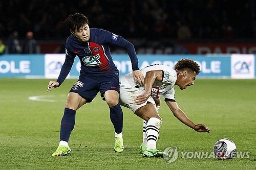 프랑스 언론 레키프가 12일(한국시간) 프랑스 축구 최고 유망주 중 하나인 두에가 프랑스 리그1 명문 팀 PSG를 선택했다고 전했다.&nbsp;연합뉴스