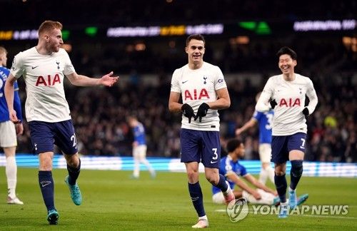 스페인 매체 스포르트가 12일(한국시간) 레길론의 에이전트가 현재 바르셀로나와 협상 중이라고 전했다.&nbsp;연합뉴스