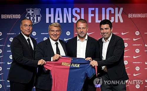 스페인 매체 스포르트가 12일(한국시간) 레길론의 에이전트가 현재 바르셀로나와 협상 중이라고 전했다.&nbsp;연합뉴스