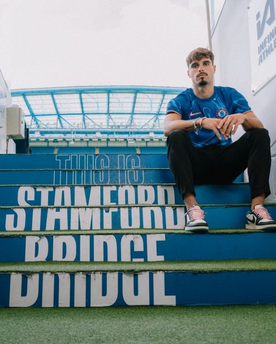 첼시는 지난 11일 구단 공식 홈페이지를 통해 네투와 계약을 맺었다고 공식 발표했다.&nbsp; 첼시는&nbsp;첼시는 울버햄프턴 원더러스로부터 포르투갈 국가대표 페드루 네투의 영입을 발표하게 돼 기쁘다라고 발표했다. 네투와 첼시 사이에서 체결한 계약 기간은 무려 7년이다. 첼시