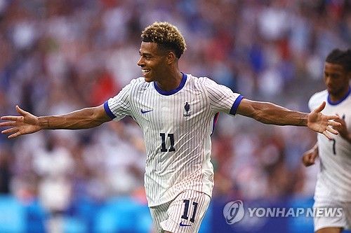 프랑스 언론 레키프가 12일(한국시간) 프랑스 축구 최고 유망주 중 하나인 두에가 프랑스 리그1 명문 팀 PSG를 선택했다고 전했다.&nbsp;연합뉴스