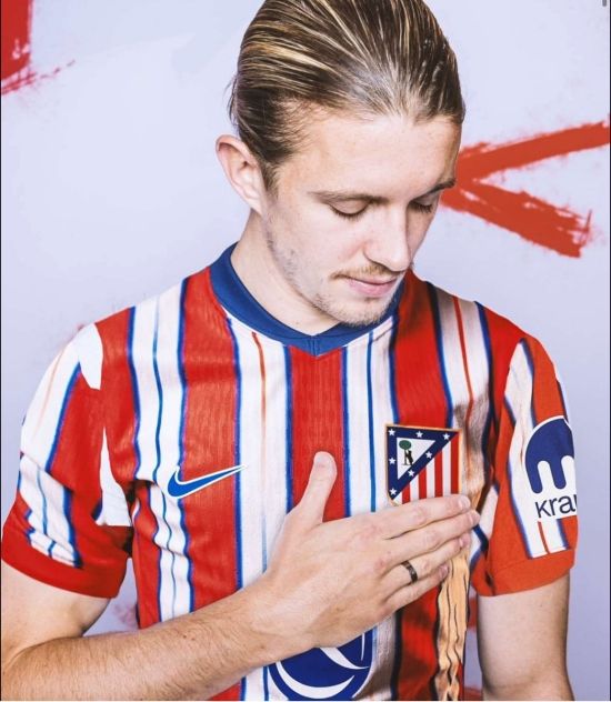 이적시장 전문 기자 파브리치오 로마노가 13일(한국시간) 자신의 사회관계망서비스(SNS) X를 통해 첼시가 아틀레티코 마드리드 이적이 확정됐던 갤러거를 다시 런던으로 불러들였다고 전했다.&nbsp;선행되어야 할 사무 오모로디온 판매가 실패하면서 첼시가 마드리드에 있던 갤러거를 다시 불러들인 것이다. SNS