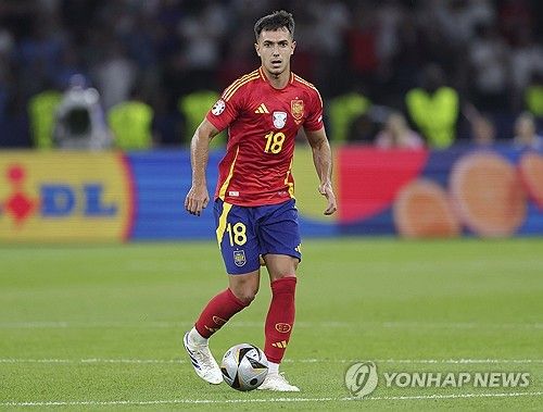 스페인 매체 렐레보는 13일(한국시간) 리버풀의 제안을 받은 수비멘디가 이를 거절하고 소시에다드에 잔류한다고 전했다.&nbsp;수비멘디 영입 시 엔도의 입지는 크게 흔들릴 뻔 했다. 그러나 수비멘디가 레알 소시에다드 잔류를 선택하면서 엔도는 리버풀에 일단 잔류하게 됐다. 연합뉴스