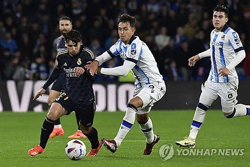 스페인 매체 렐레보는 13일(한국시간) 리버풀의 제안을 받은 수비멘디가 이를 거절하고 소시에다드에 잔류한다고 전했다.&nbsp;수비멘디 영입 시 엔도의 입지는 크게 흔들릴 뻔 했다. 그러나 수비멘디가 레알 소시에다드 잔류를 선택하면서 엔도는 리버풀에 일단 잔류하게 됐다. 연합뉴스