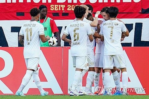 마인츠가 17일(한국시간) 독일 비스바덴에 있는 브리타 아레나에서 열린 베헨 비스바덴과의 2024-2025시즌 독일축구연맹(DFB) 포칼 1라운드 원정 경기에서 연장 접전 끝에 3-1로 승리하며 2라운드에 진출했다.&nbsp; 이재성이 선발 출장하며 맹활약한 가운데 마인츠는 이재성이 교체돼 나간 뒤, 승부를 가리지 못했고 연장 후반에만 두 골을 터뜨리며 극적인 2라운드 진출에 성공했다. 연합뉴스