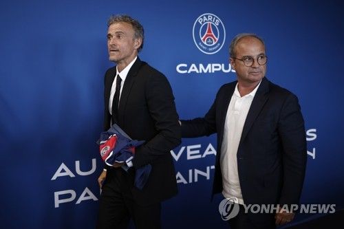 PSG가 18일(한국시간) 공식 홈페이지를 통해 르아브르전에서 부상을 당한 공격수 하무스가 약 3개월 간 이탈할 거라고 발표했다.&nbsp;PSG는 얼마 남지 않은 이적시장 기간에 새 스트라이커를 영입할 가능성이 있다. 연합뉴스