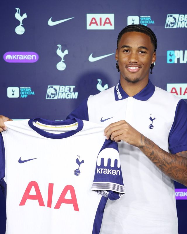 토트넘이 지난 16일(한국시간) 공식 홈페이지를 통해 번리 소속 프랑스 유망주 공격수 윌송 오도베르 영입에 합의했다고 발표했다.&nbsp;계약 기간은 2029년 여름까지 5년이다. 토트넘은 오는 20일 레스터시티 원정 경기에 오도베르 출전을 위해 이날 오전에 깜짝 발표를 한 것으로 보인다. 토트넘