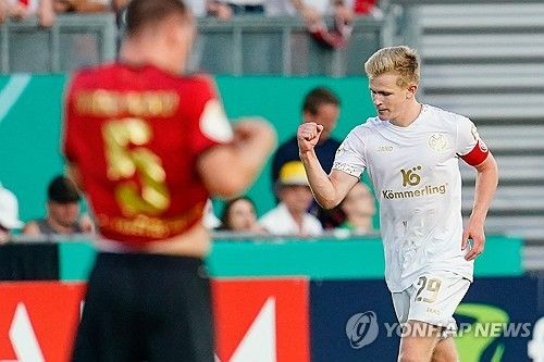 마인츠가 17일(한국시간) 독일 비스바덴에 있는 브리타 아레나에서 열린 베헨 비스바덴과의 2024-2025시즌 독일축구연맹(DFB) 포칼 1라운드 원정 경기에서 연장 접전 끝에 3-1로 승리하며 2라운드에 진출했다.&nbsp; 이재성이 선발 출장하며 맹활약한 가운데 마인츠는 이재성이 교체돼 나간 뒤, 승부를 가리지 못했고 연장 후반에만 두 골을 터뜨리며 극적인 2라운드 진출에 성공했다. 연합뉴스