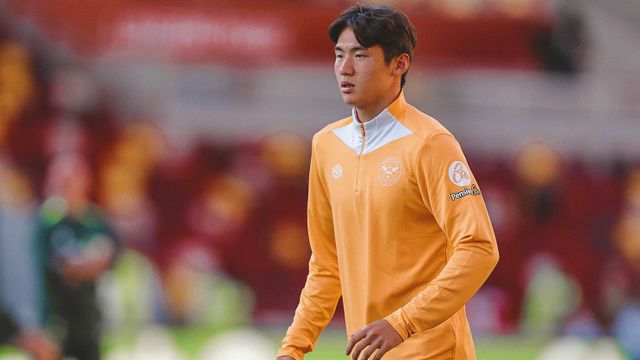 브렌트포드가 17일(한국시간) 사회관계망서비스(SNS)를 통해 2024-2025시즌 프리미어리그에 나설 29명의 선수단과 등번호를 공개했다.&nbsp; 이번 프리시즌에 1군 팀에 합류한 김지수는 등번호 36번을 받고 프리미어리그에서 활약할 기회를 얻었다.&nbsp; 브렌트포드는 18일 오후 10시 브렌트포드의 지테크 커뮤니티 스타디움에서 크리스탈 팰리스와 2024-2025시즌 프리미어리그 개막 라운드 홈 경기를 치른다.&nbsp;브렌트포드