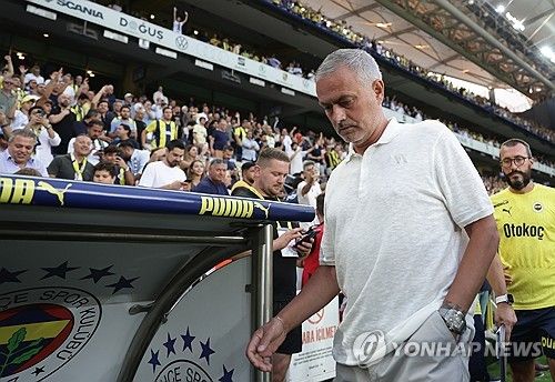 튀르키예 매체 스포르엑스가 18일(한국시간) 페네르바체가 토트넘 중앙 미드필더 로셀소 영입을 추진하고 있다고 보도했다.&nbsp; 토트넘에서 주전 경쟁에 실패한 로셀소는 이적설이 대거 불거진 상황이다. 연합뉴스