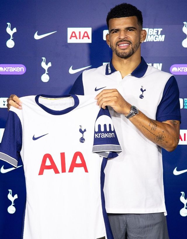 토트넘은 10일(한국시간) 공식 홈페이지를 통해 본머스로부터 솔란케 영입을 발표하게 돼 기쁘다며 솔란케는 2030년까지 지속되는 계약에 합의했다고 영입을 발표했다. 토트넘