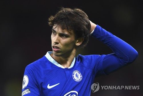 글로벌 스포츠 매체 디 애슬레틱이 21일(한국시간) 첼시가 주앙 펠릭스와 계약을 완료할 예정이라고 보도했다.&nbsp;이적료는 4450만파운드에 계약 기간은 2030년 여름까지 6년 게약이다. 1년 연장 옵션이 포함됐다. 연합뉴스