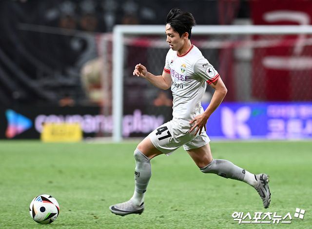 양민혁이&nbsp;K리그 공식 비디오게임 파트너 일렉트로닉아츠(Electronic Arts,&nbsp;이하&nbsp;‘EA’)가 후원하는&nbsp;7월&nbsp;‘EA SPORTS K리그 이달의선수상(EA SPORTS K LEAGUE Player Of The Month)’을 수상했다. 양민혁은 영플레이어, 이달의 골까지 수상하며 7월에 탈 수 있는 개인상을 싹쓸이했다. 엑스포츠뉴스DB