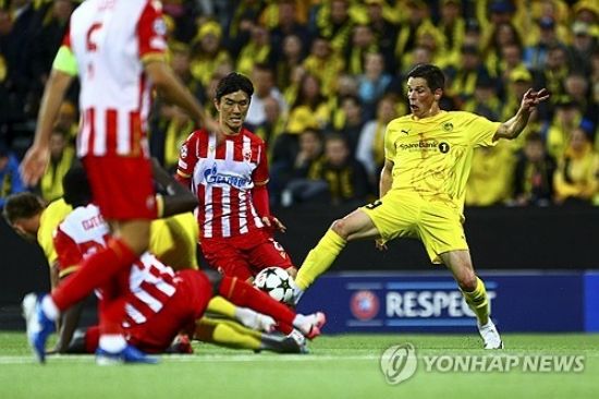 황인범이 21일(한국시간) 노르웨이 보되에 있는 아스프미라 슈타디온에서 열린 보되글림트와의 2024-2025시즌 유럽축구연맹(UEFA) 챔피언스리그 플레이오프 1차전에 중앙 미드필더로 선발 출장했다.&nbsp;후반 29분 황인범이 박스 왼쪽에서 프리킥을 처리했다. 먼 쪽 포스트로 길게 넘어가면서 뒤에서 들어온 미모비치가 수비 경합을 이겨내면서 밀어 넣었다.&nbsp;연합뉴스