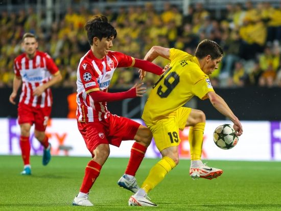 황인범이 21일(한국시간) 노르웨이 보되에 있는 아스프미라 슈타디온에서 열린 보되글림트와의 2024-2025시즌 유럽축구연맹(UEFA) 챔피언스리그 플레이오프 1차전에 중앙 미드필더로 선발 출장했다.&nbsp;후반 29분 황인범이 박스 왼쪽에서 프리킥을 처리했다. 먼 쪽 포스트로 길게 넘어가면서 뒤에서 들어온 미모비치가 수비 경합을 이겨내면서 밀어 넣었다.&nbsp;즈베즈다