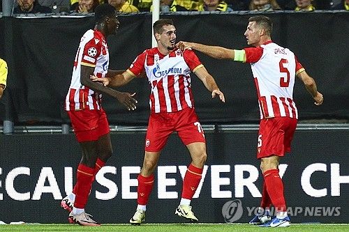 황인범이 21일(한국시간) 노르웨이 보되에 있는 아스프미라 슈타디온에서 열린 보되글림트와의 2024-2025시즌 유럽축구연맹(UEFA) 챔피언스리그 플레이오프 1차전에 중앙 미드필더로 선발 출장했다.&nbsp;후반 29분 황인범이 박스 왼쪽에서 프리킥을 처리했다. 먼 쪽 포스트로 길게 넘어가면서 뒤에서 들어온 미모비치가 수비 경합을 이겨내면서 밀어 넣었다.&nbsp;연합뉴스