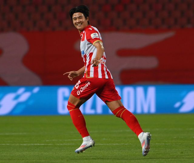 황인범이 21일(한국시간) 노르웨이 보되에 있는 아스프미라 슈타디온에서 열린 보되글림트와의 2024-2025시즌 유럽축구연맹(UEFA) 챔피언스리그 플레이오프 1차전에 중앙 미드필더로 선발 출장했다.&nbsp;후반 29분 황인범이 박스 왼쪽에서 프리킥을 처리했다. 먼 쪽 포스트로 길게 넘어가면서 뒤에서 들어온 미모비치가 수비 경합을 이겨내면서 밀어 넣었다.&nbsp;즈베즈다