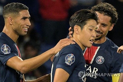 몽펠리에와의 경기에서 교체 투입된 이강인이 자신의 시즌 2호골이자 개막 후 연속골을 터트리며 주전 경쟁에 청신호를 켰다. 르아브르와의 개막전서 득점포를 가동했던 이강인은 몽펠리에를 상대로 다시 한번 맹활약을 펼쳤다. 후반전 교체 투입에도 득점에 성공했다는 점은 이번 시즌에 주전 경쟁을 벌여야 하는 이강인 입장에서 상당히 긍정적인 소식이다. 사진 연합뉴스