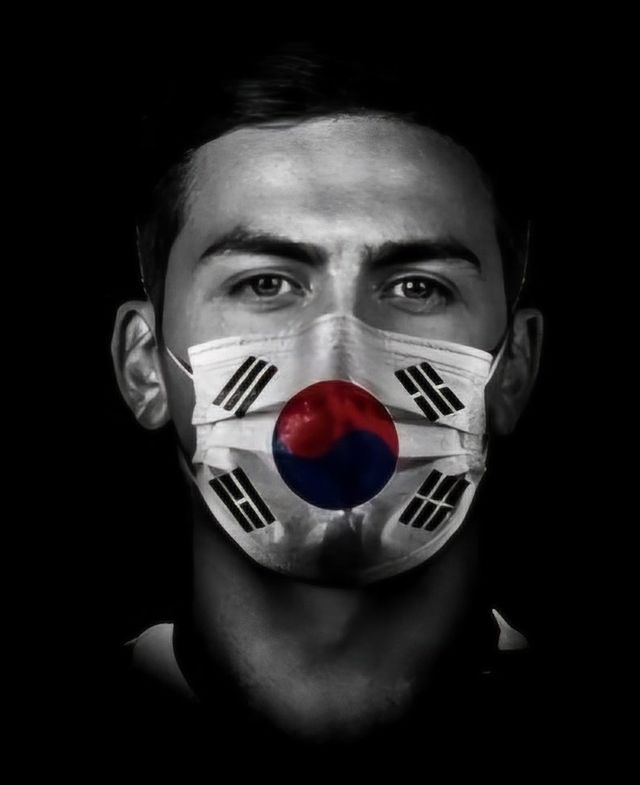 낭만적인 결정이다. 파울로 디발라는 사우디아라비아 이적 대신 AS로마 잔류를 선택했다. 최근 사우디아라비아의 알카다시야와 개인 합의를 마쳤다는 소식이 전해졌던 디발라는 최종적으로 로마에 남기로 결정했다. 현지 보도에 따르면 디발라가 로마 잔류를 선택한 이유는 팬들, 그리고 로마 구단에 대한 사랑 때문이다. 디발라는 자신의 SNS로 로마에게 감사를 전하며 주말 경기에서 팬들과의 만남을 예고했다. 사진 디발라 SNS