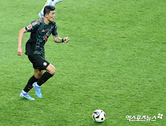 (엑스포츠뉴스 서울월드컵경기장, 김한준 기자) 3일 오후 서울월드컵경기장에서 열린 '2024 쿠팡플레이 시리즈' 토트넘 홋스퍼와 바이에른 뮌헨의 경기, 뮌헨이 토트넘에 2:1로 승리를 거뒀다. 뮌헨 김민재가 돌파를 시도하고 있다. 김한준 기자