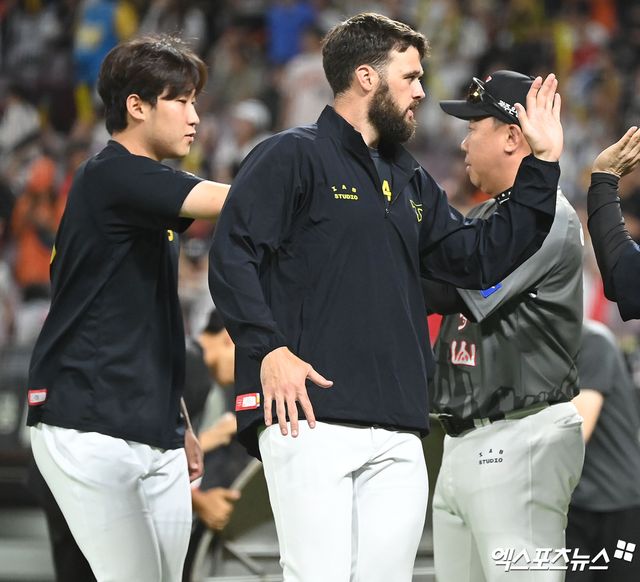 척추 피로골절로 재활 중인 KIA 투수 윤영철이 포스트시즌에 맞춰 극적인 복귀를 노린다. 엑스포츠뉴스 DB